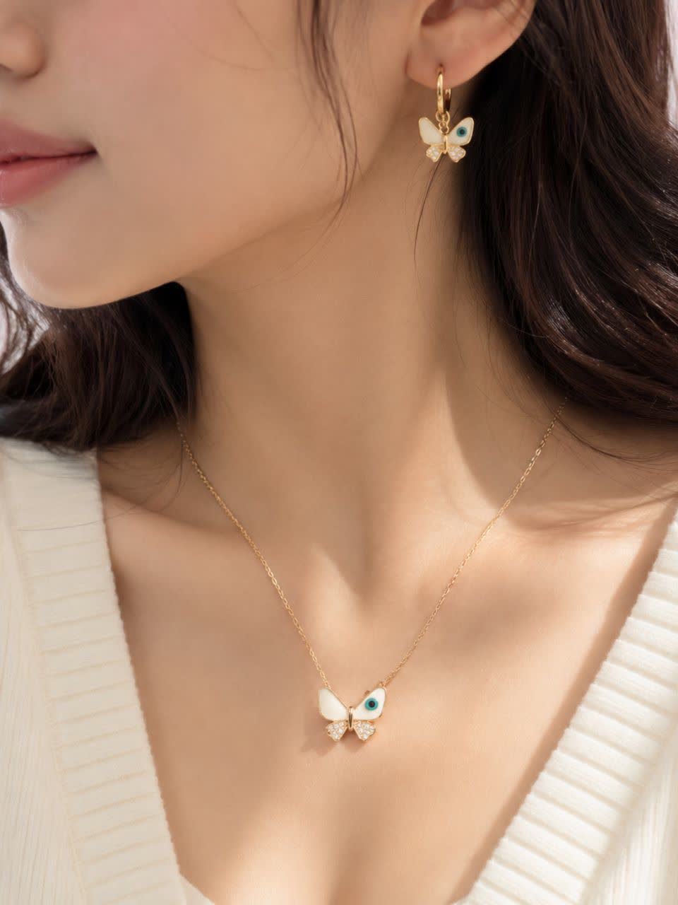 ست گردنبند و گوشواره پروانه‌ای
